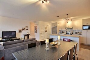 Dining - The Kaméléon, The cottage (Québec City)