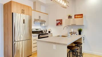 Kühlschrank, Mikrowelle, Ofen, Herdplatte