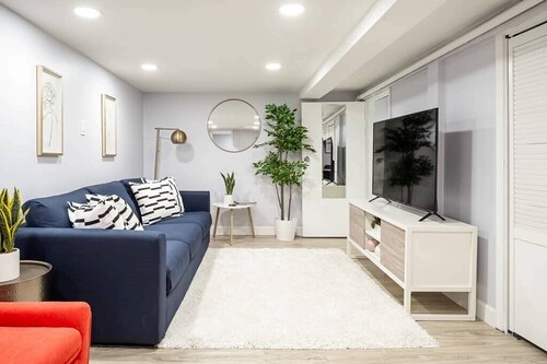 BF - Bright and Cozy 1BR Apartment in Logan Square!
