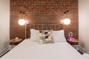 3 bedrooms, iron/ironing board, WiFi, bed sheets - Sosuite | 3BR Loft w Gym, Lounge, Shared Laundry (Philadelphia)