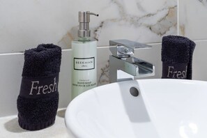 Shower, hair dryer, towels - Sosuite | 3BR Loft w Gym, Lounge, Shared Laundry (Philadelphia)