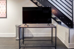 Interior - Sosuite | 3BR Loft w Gym, Lounge, Shared Laundry (Philadelphia)