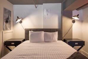 3 bedrooms, desk, iron/ironing board, travel crib - Sosuite | 3BR Loft w Gym, Lounge, Shared Laundry (Philadelphia)