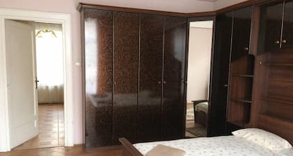 Guesthous in centre town Chernivtci with PARKING