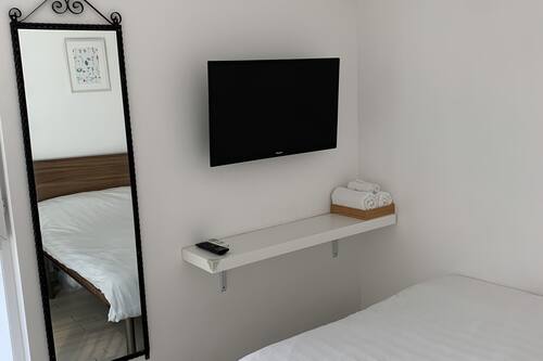 ベーシック 4 人部屋 2 ベッドルーム 禁煙 マウンテンビュー | 遮光カーテン、アイロン / アイロン台、WiFi (無料)、ベッドシーツ
