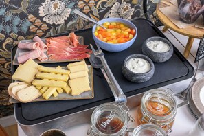 Daily buffet breakfast for a fee