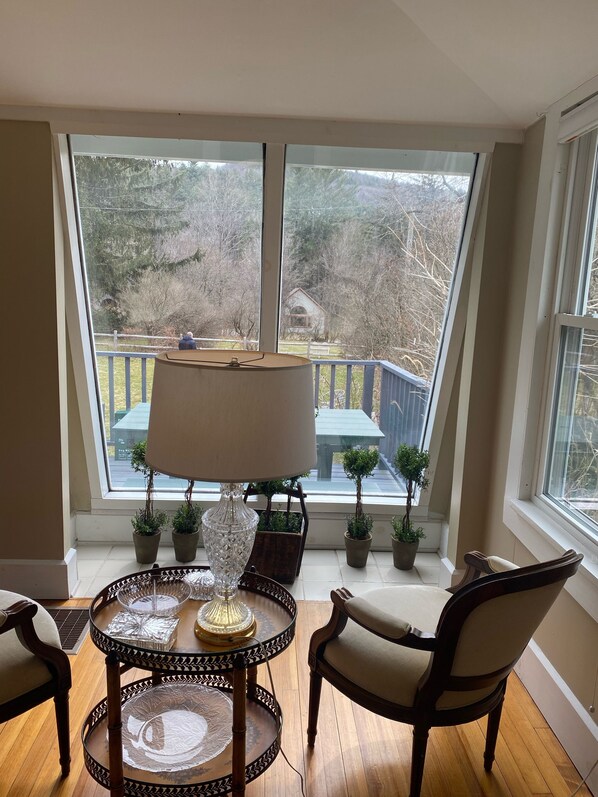 Interior - Stockbridge Village Cottage With Mountain View’s and walk to town (Stockbridge)