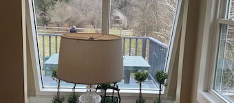 Stockbridge Village Cottage With Mountain View’s and walk to town