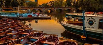 Striking home IN Stratford-on-Avon, a stroll to all key attractions.Sleeps 14-15