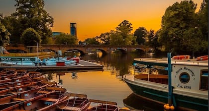 Striking home IN Stratford-on-Avon, a stroll to all key attractions.Sleeps 14-15