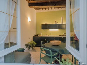 Dining - Picabon Apartment with AC Balcony (Monterosso al Mare)