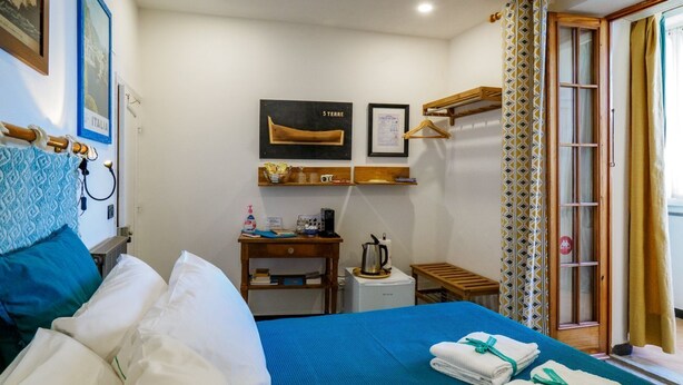 1 bedroom, travel cot, free WiFi, bed sheets - Ventu de Ma Sea View Room #3 (Vernazza)