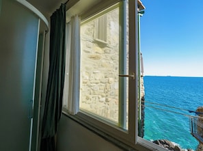 Interior - Ventu de Ma Sea View Room with AC (Vernazza)