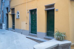 Exterior detail - Rundanina Village Life Studio + Annex Room with AC (Vernazza)