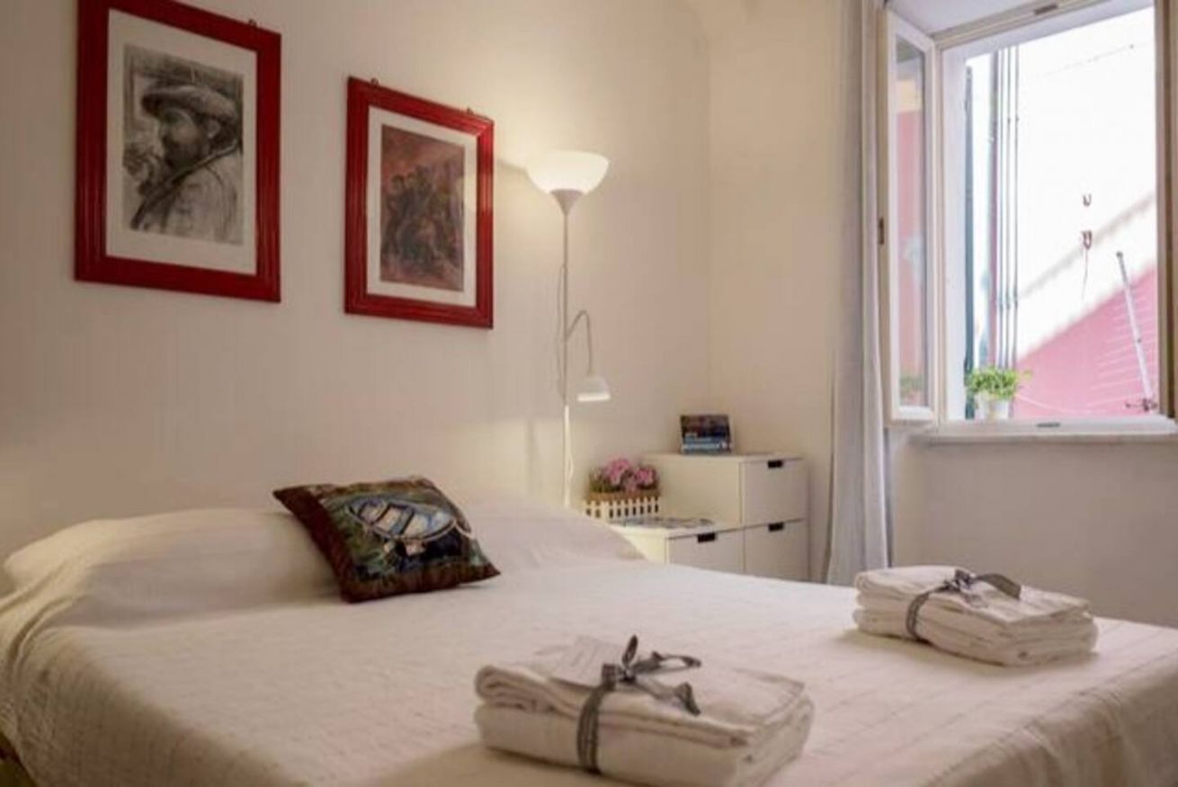 2 bedrooms, travel cot, free WiFi, bed sheets