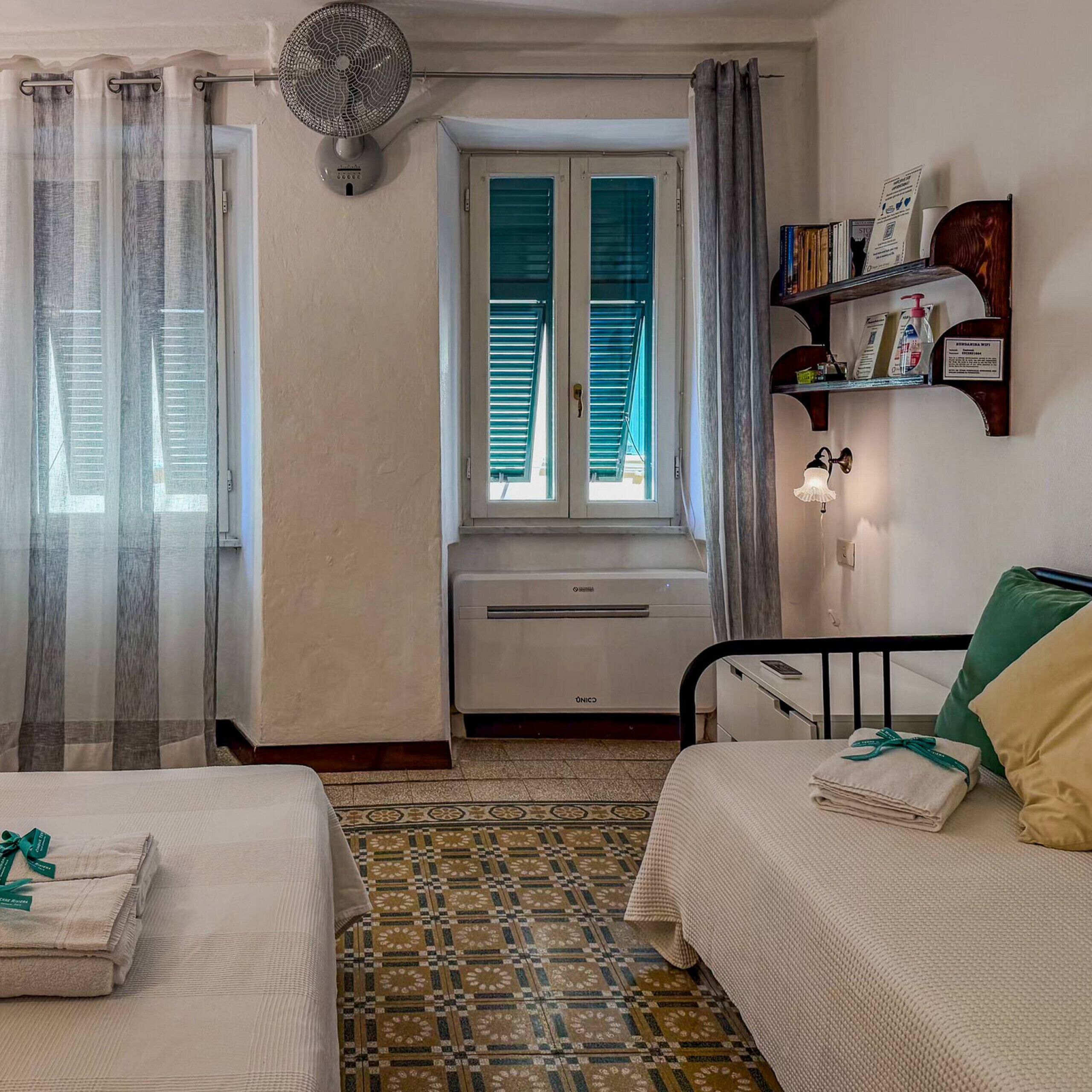 2 室のベッドルーム、WiFi (無料)、ベッドシーツ