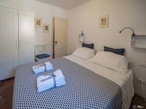 3 quartos, escrivaninha, berço de viagem, Wi-Fi de cortesia