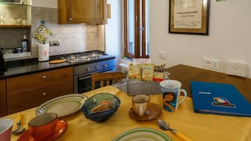 Fridge, stovetop, coffee/tea maker, toaster