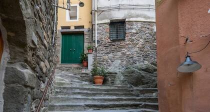 <hr /><p><strong>Ventu de Ma Studio #1: Ein gemütliches Studio im Herzen von Vernazza<br />Ventu de Ma Studio #1</strong> ist ein charmantes Studio-Apartment, das sich im <strong>ersten Stock</strong> eines typischen <strong>Turmhauses</strong> im maler