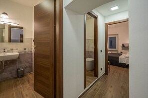 Unclassified image, 5 of 27, button