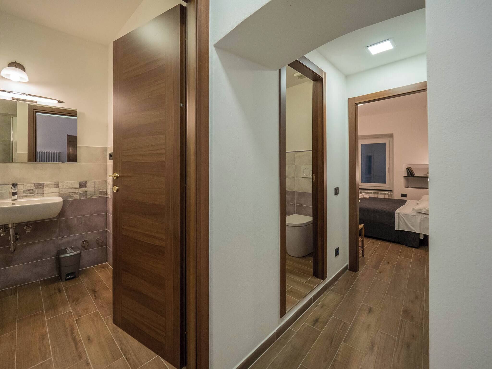 Chuveiro, produtos de toalete biodegradáveis, secador de cabelo, bidê