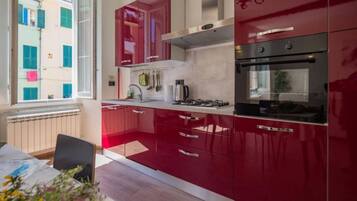 KylskÄp, mikrovÄgsugn, ugn och spishÀll