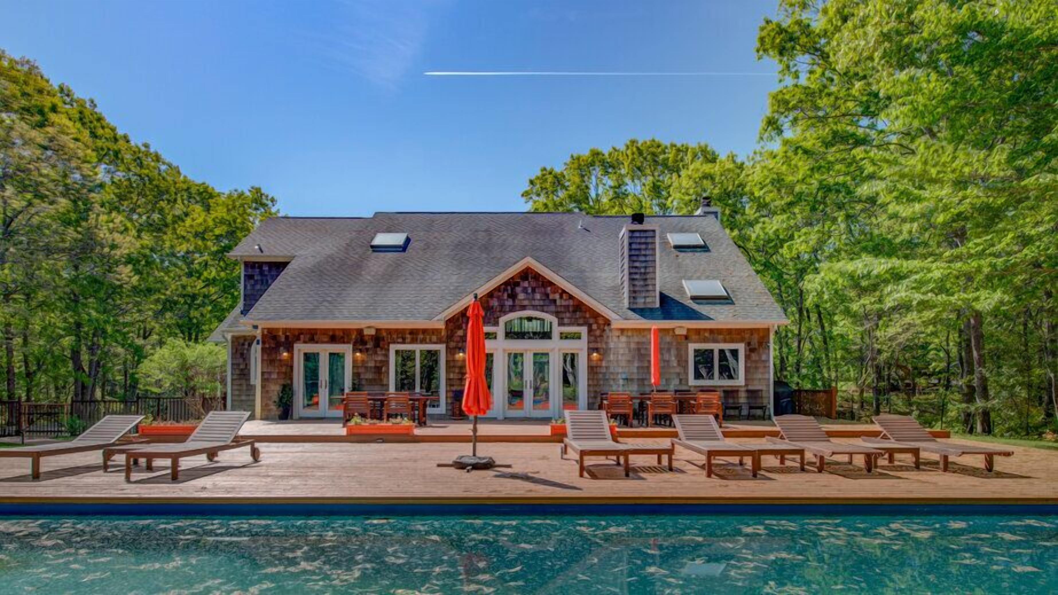 Open Floor Plan, Private Tennis Court, Close to Ocean Beaches and...