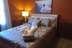 2 bedrooms, desk, iron/ironing board, travel cot