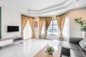 Deluxe Double Room | Minibar, free WiFi, bed sheets