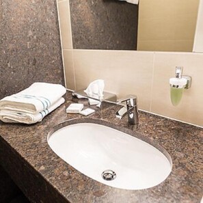 Shower, free toiletries, hair dryer, bathrobes - Villa Bergzauber (Rossleithen)