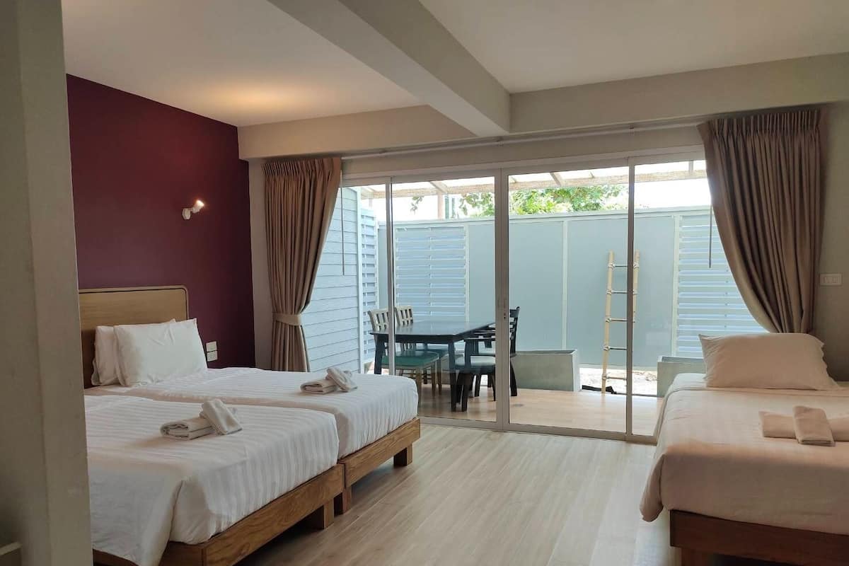Superior Triple | Cortinas blackout, Wi-Fi de cortesia, roupa de cama