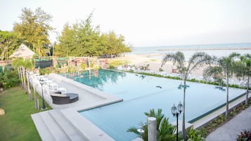 Duplex Quadruple with Poolside | ผ้าม่านกันแสง, Wi-Fi ฟรี, ผ้าปูที่นอน