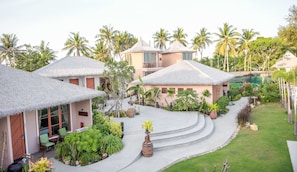 Duplex Suite Poolside | Blackout drapes, free WiFi, bed sheets - Seaman Resort (Ban Laem)