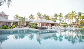 Deluxe Double with Bath | Blackout drapes, free WiFi, bed sheets - Seaman Resort (Ban Laem)