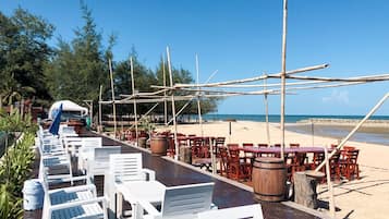 Frühstück, Mittagessen, Abendessen, lokale und internationale Küche