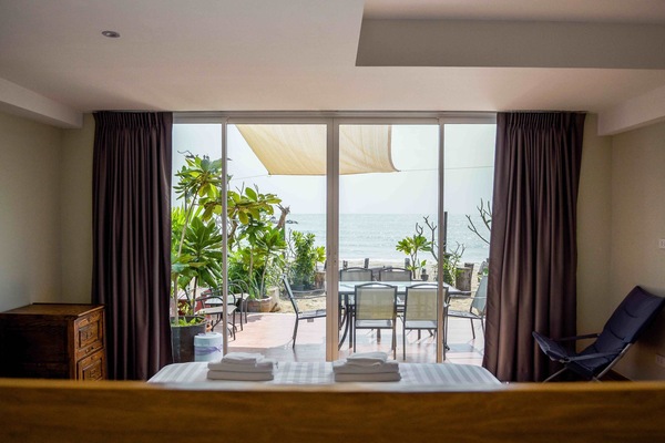 Captain House | Blackout drapes, free WiFi, bed sheets