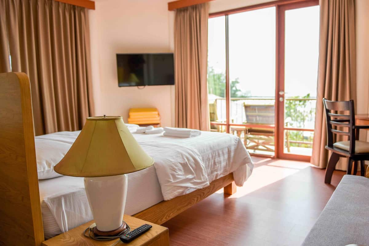 Deluxe Double with Sea View | Cortinas blackout, Wi-Fi de cortesia, roupa de cama