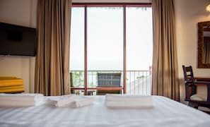 Blackout drapes, free WiFi, bed sheets