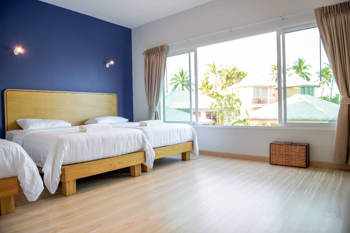 Duplex Suite Poolside | Cortinas blackout, Wi-Fi de cortesia, roupa de cama