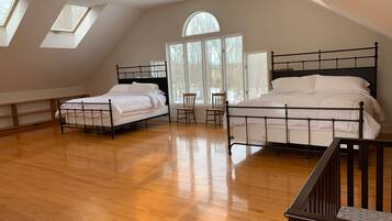 6 habitaciones, escritorio y tabla de planchar con plancha