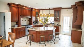 KĂŒhlschrank, Mikrowelle, Ofen, GeschirrspĂŒler