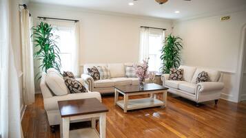 Smart TV, fireplace, table tennis