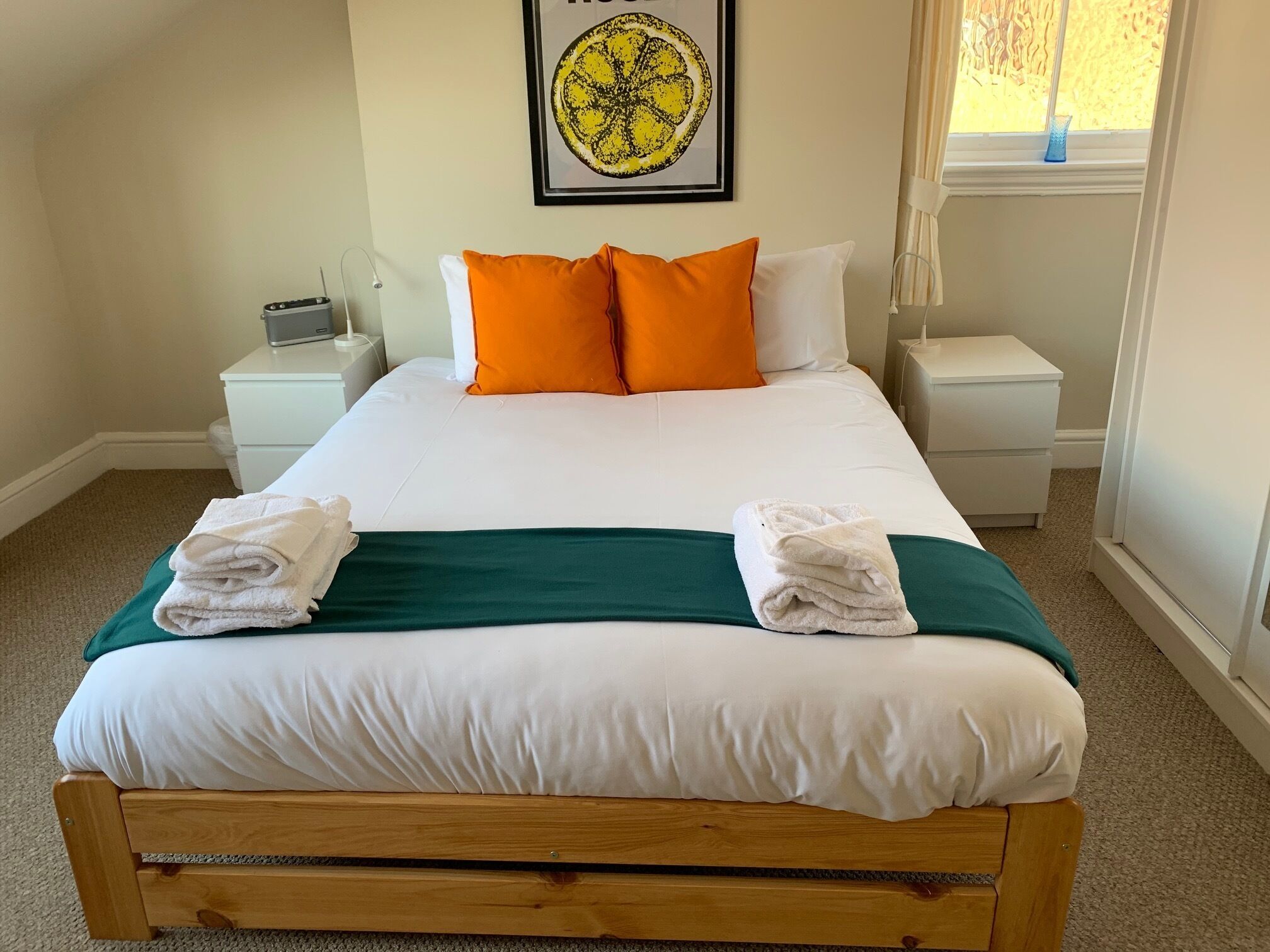 2 bedroom apartment with garden close to Lark Lane and city centre