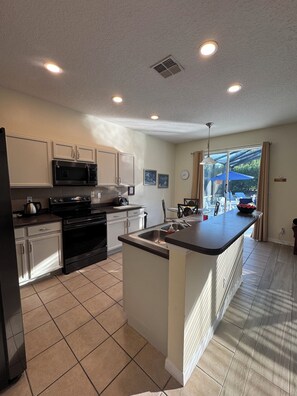 Fridge, microwave, oven, dishwasher - Orlando vacation rental near to Disney (Davenport)