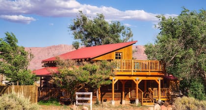 Beautifully restored cottage surrounded by Vermilion Cliffs