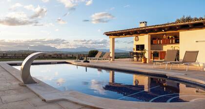 Floor with spectacular views, very bright, pool, BBQ, private solarium.