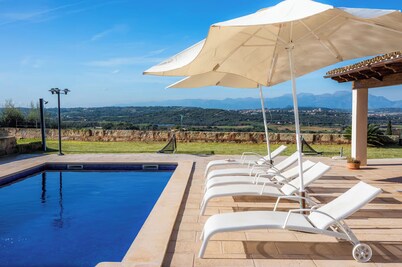 Floor with spectacular views, very bright, pool, BBQ, private solarium.