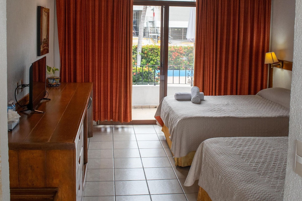 Coffres-forts dans les chambres, bureau, fer et planche à repasser
