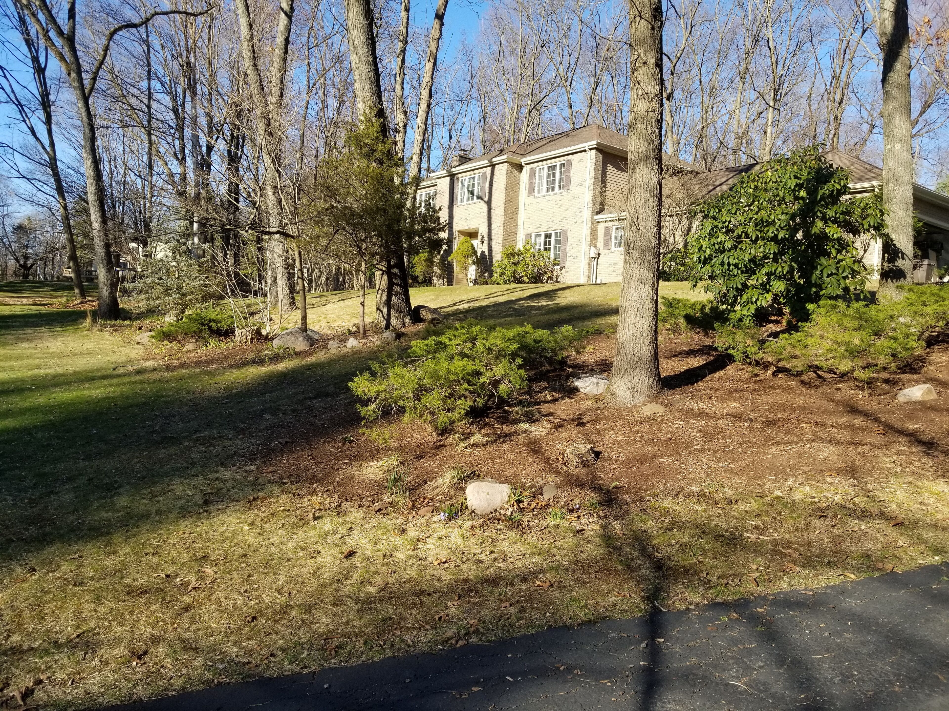 Charming Mountain view country home with porch and deck