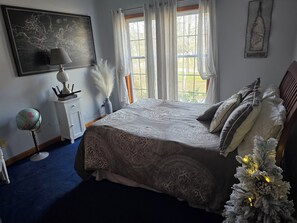 5 bedrooms, desk, iron/ironing board, free WiFi - 5 BR, Indoor heated pool, hot tub, sauna, game room, bar, & theatre room.  (Bloomington)